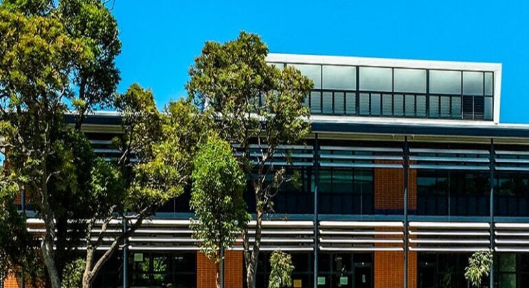 Halls Head Community College